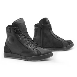 FORMA LOUNGE BOOT BLACK / BLACK 42EU / 8US SAMPLE